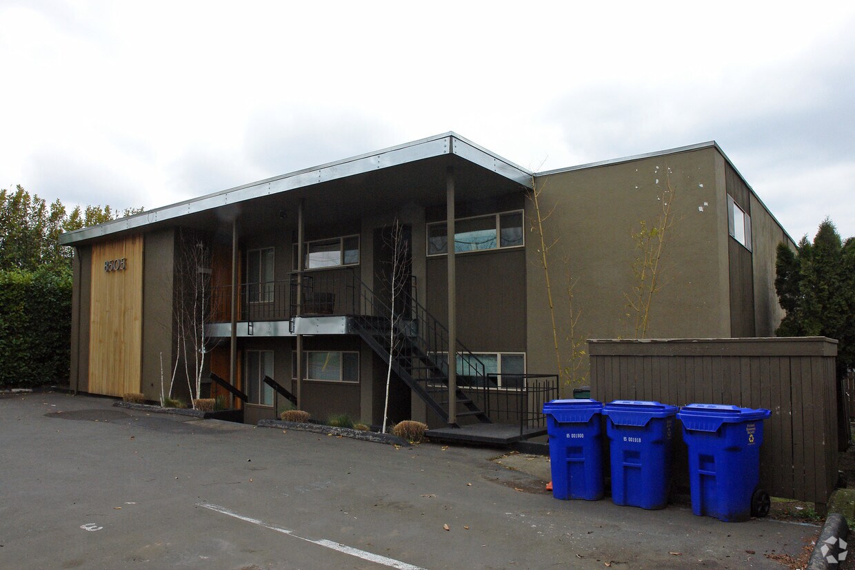 Building Photo - 8505 NE Halsey St