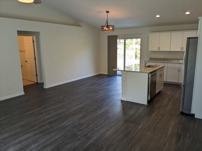 Building Photo - 5900 Cazler Ave