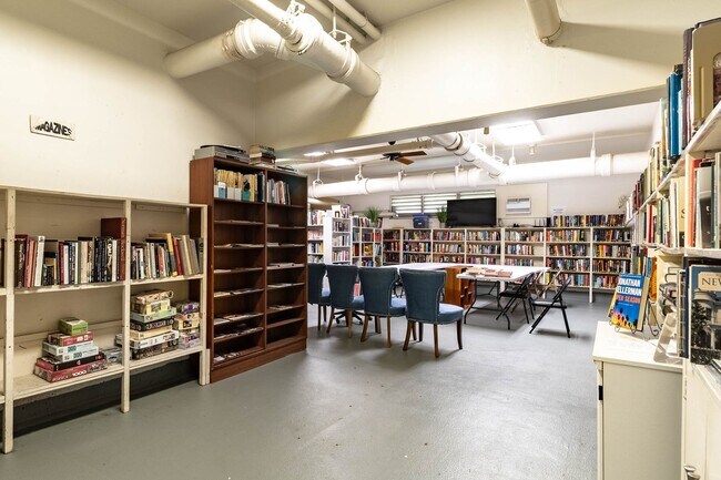 Foto del edificio - RARELY AVAILABLE, HIGH-FLOOR, "DIRECT OCEA...