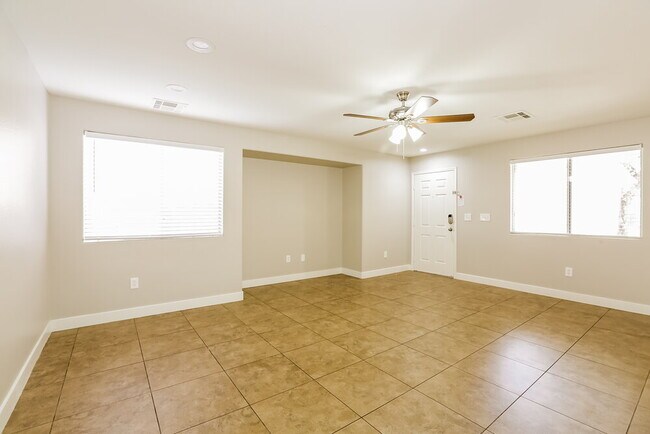 Foto del edificio - 10385 Adrianna Ave