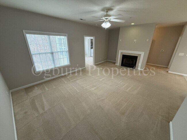 Foto del edificio - 6981 Hanesbrook Cir