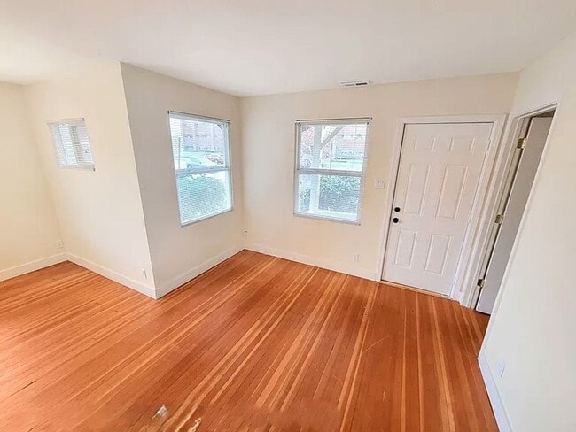 Building Photo - Adorable 2bed/1bath Auburn Home on Main St.