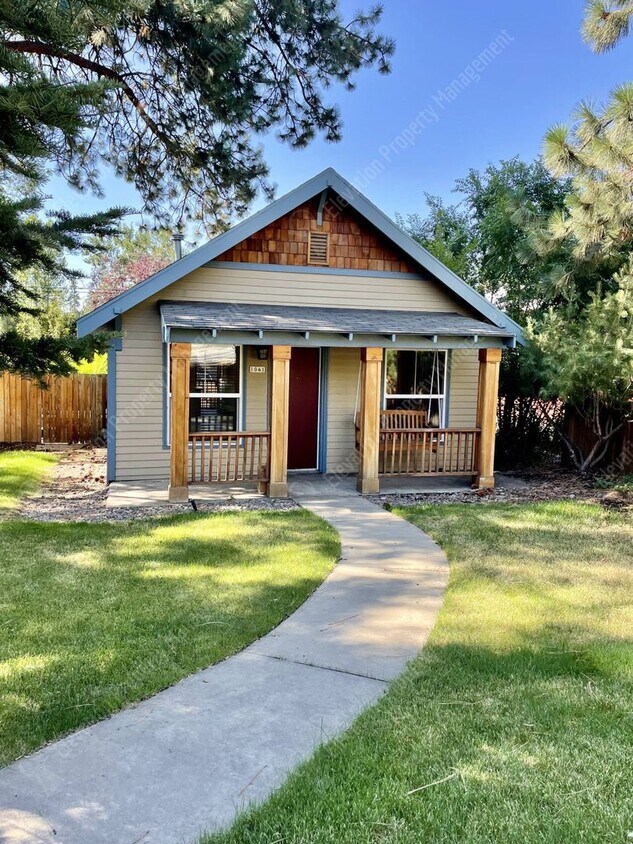 Primary Photo - Super charming 2 BR cottage on the westsid...