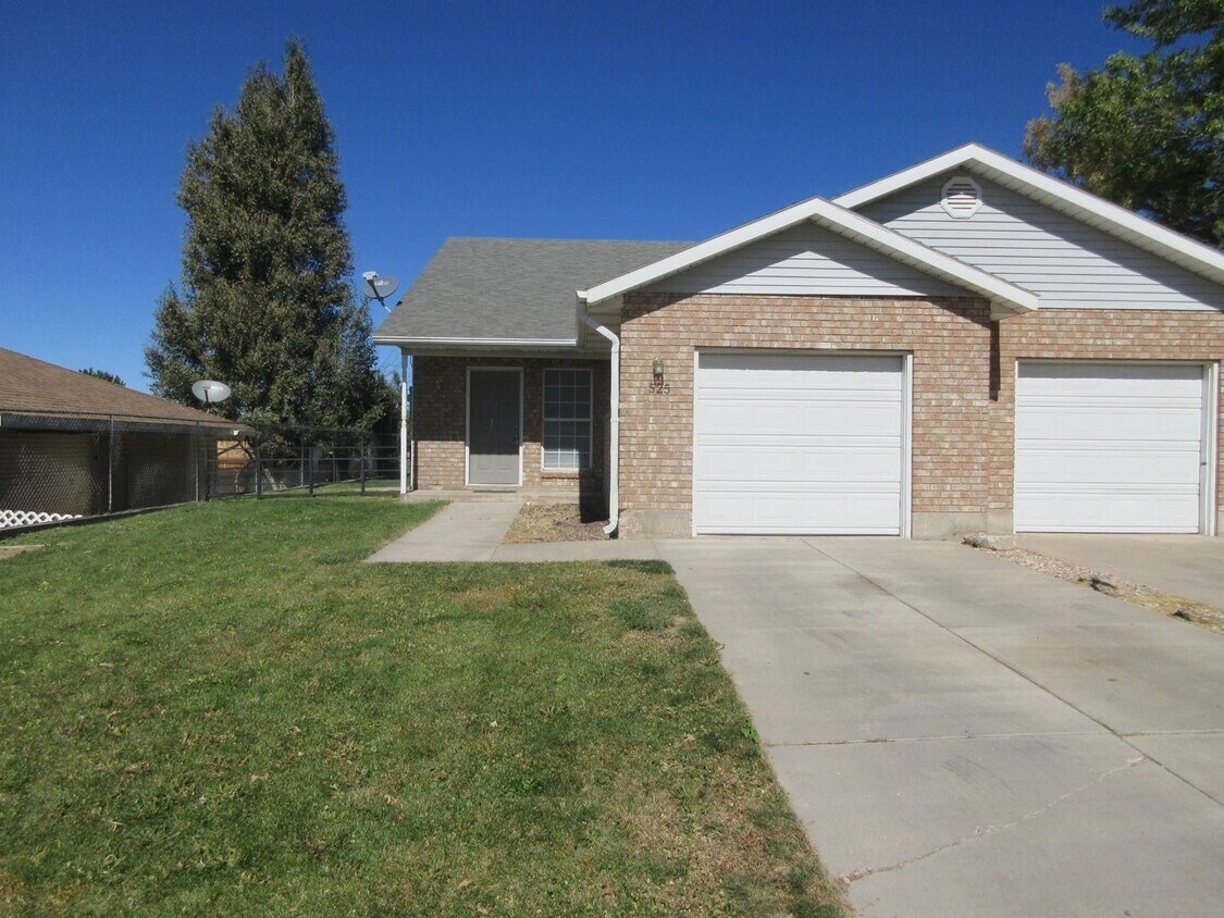 Foto principal - 3 bed, 2 bath Twin Home