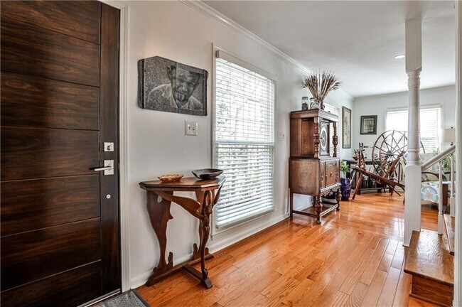 Foto del edificio - 800 Glenairy Dr NE