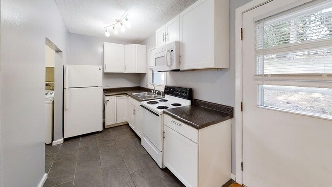 Building Photo - 1107 River Ct