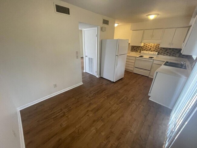 Building Photo - 120 Byrum St