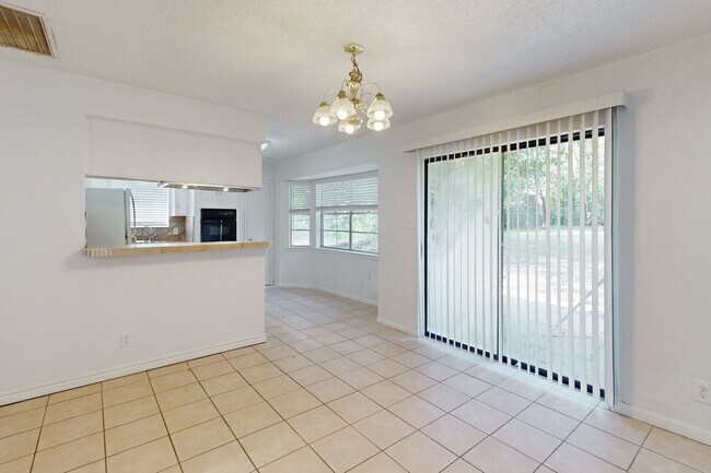 Foto del edificio - 4 bedroom and a flex room 2 bath in Colleg...