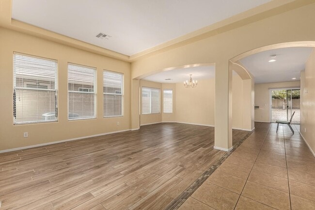 Foto del edificio - 16746 W Adams St