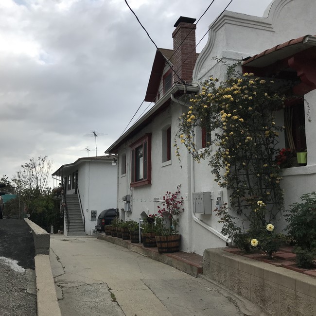 Building Photo - 1466 Ridge Way