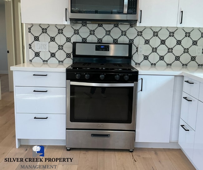 Building Photo - Renovated 2BR Unit in Downtown Pleasanton