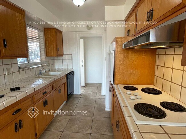 Building Photo - 7000 Carriage Dr