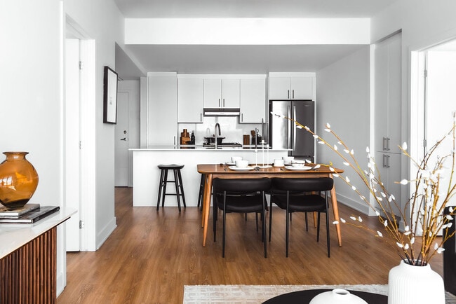 Building Photo - Bellevue MTL