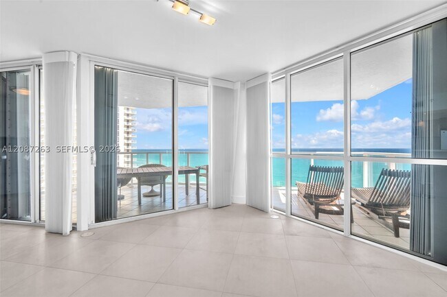 Foto del edificio - 16485 Collins Ave