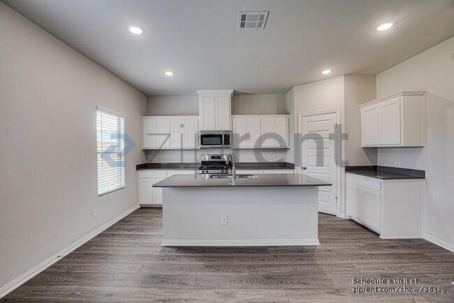 Building Photo - 520 Hickory Rdg Dr