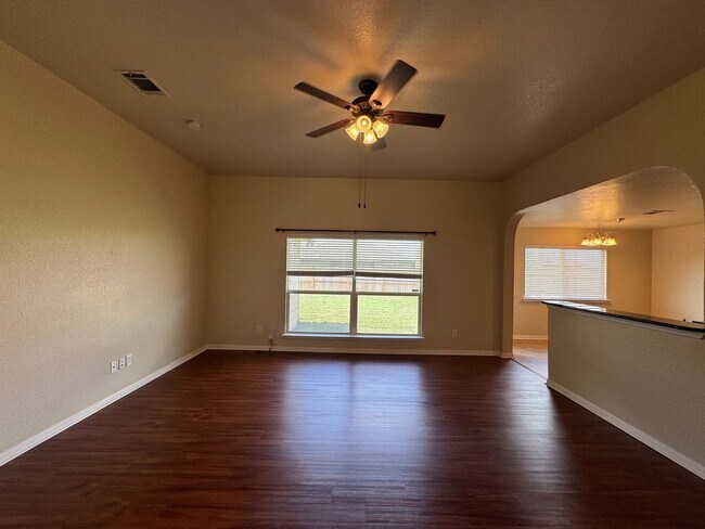 Foto del edificio - 7819 Woodbury Dr