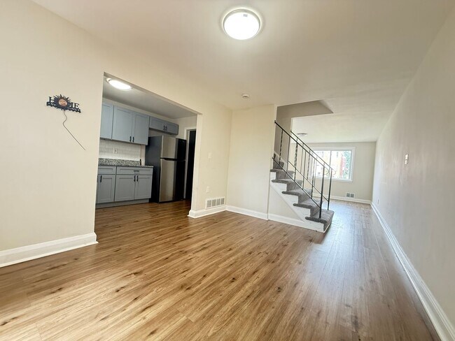 Foto del edificio - Four-Bedroom House in Parkville
