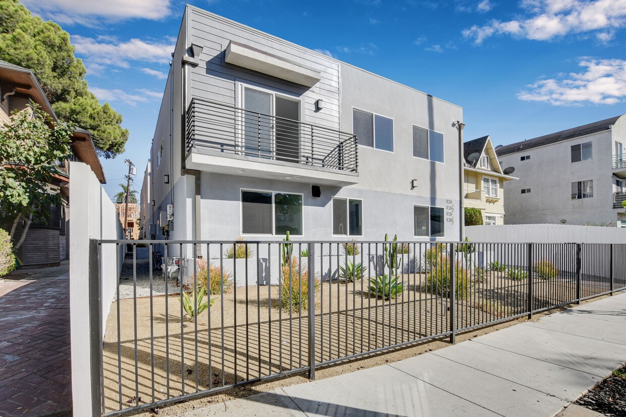 Building Photo - 1126 Magnolia Ave