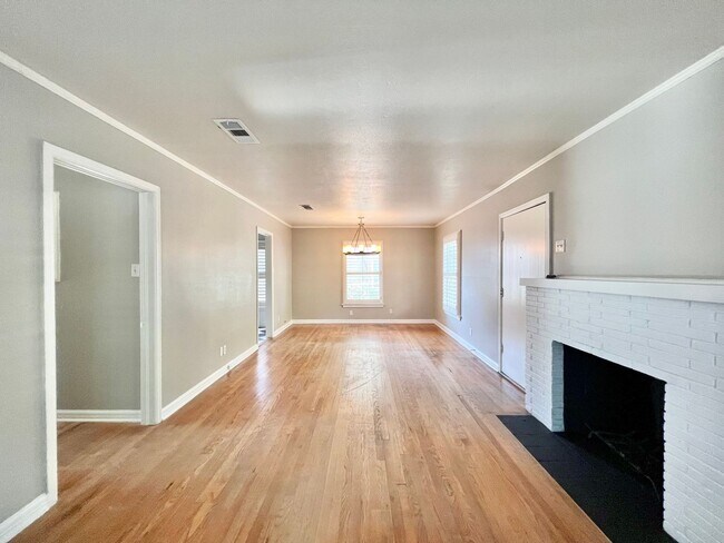 Building Photo - 2 Bed, 1 Bath in Hampton Hills Addition