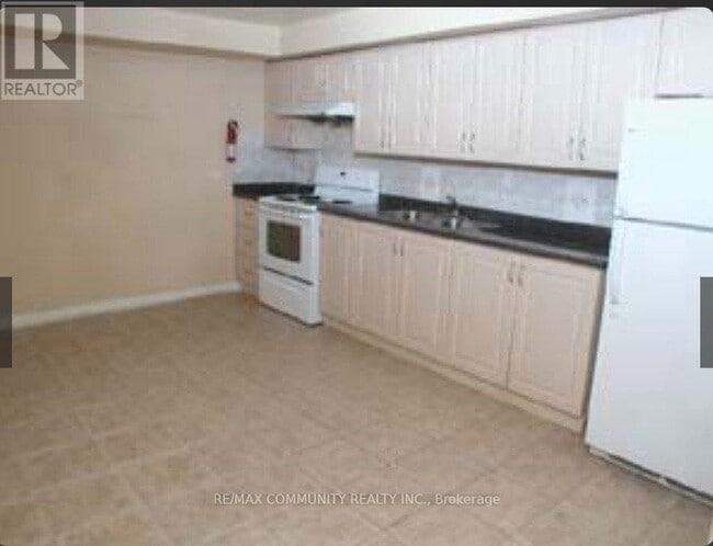Building Photo - 5 Peony St