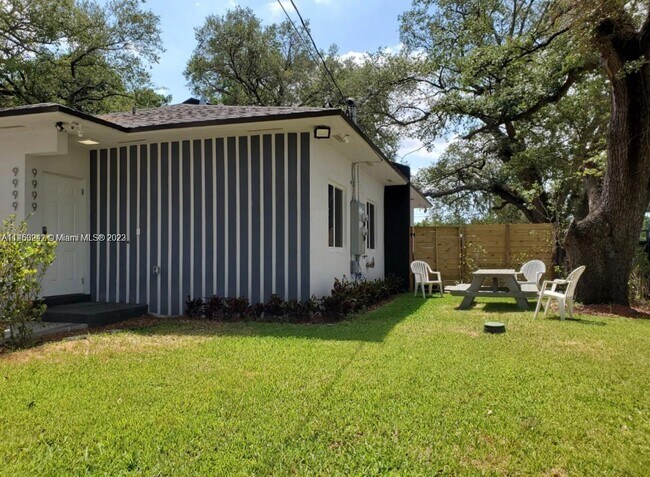 Building Photo - 9999 NW 23rd Ave
