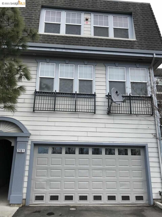 Primary Photo - 2561 Mariner Rd