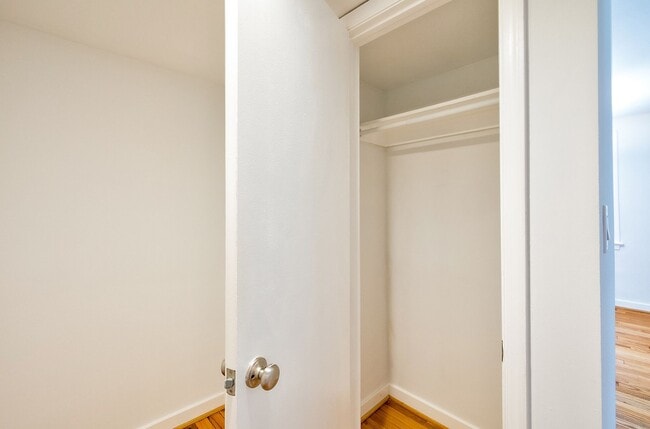 Building Photo - Charming 1BR/1BA Conveniently Located in Silver Spring