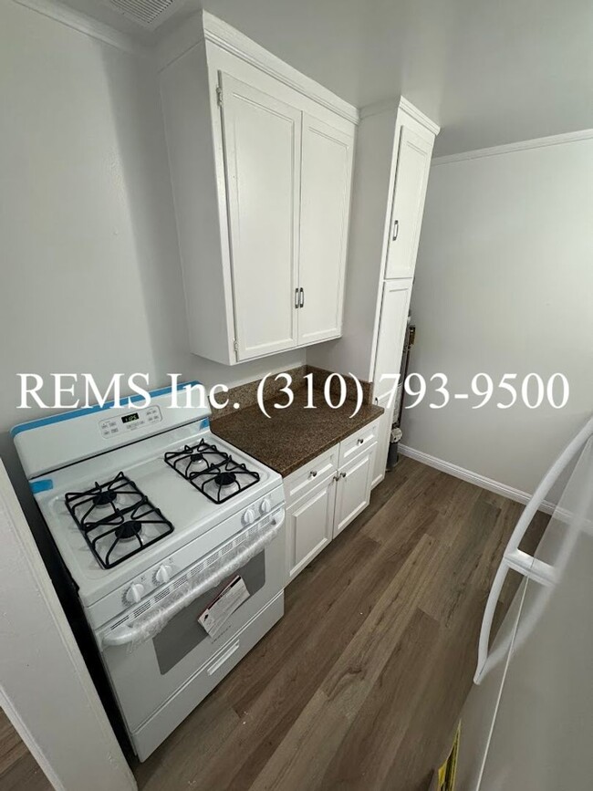 Foto del edificio - 1 Bedroom Downstairs Apartment w/ (Shared)...