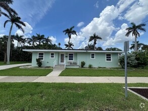 Building Photo - 720 W Marion Ave