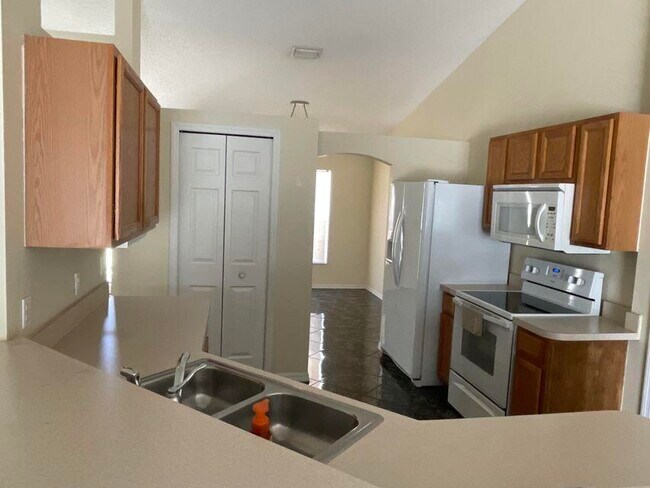 Foto del edificio - 5529 NW North Lundy Cir