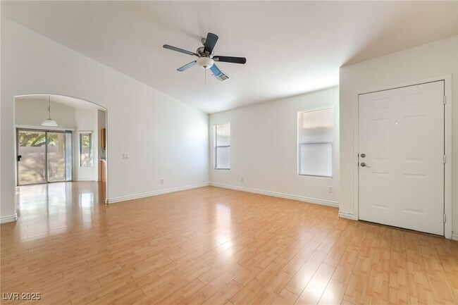 Foto del edificio - 11000 Vallerosa St