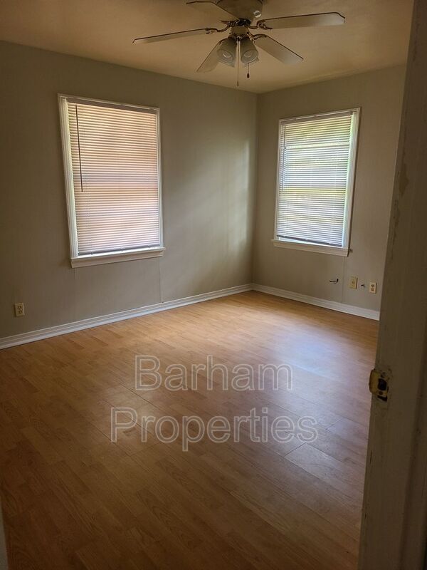 Foto del edificio - 416 Esther Blvd