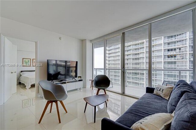 Building Photo - 475 Brickell Ave