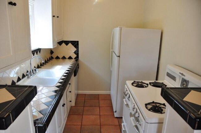 Foto del edificio - 1 bedroom in Los Angeles CA 90036