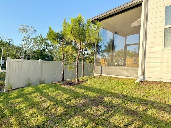 Building Photo - Upgraded 2023 3BR 3BTH Townhome  Near Apol...