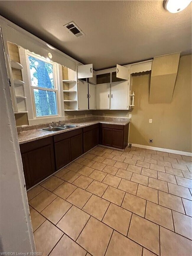 Foto del edificio - 600 S 17th St