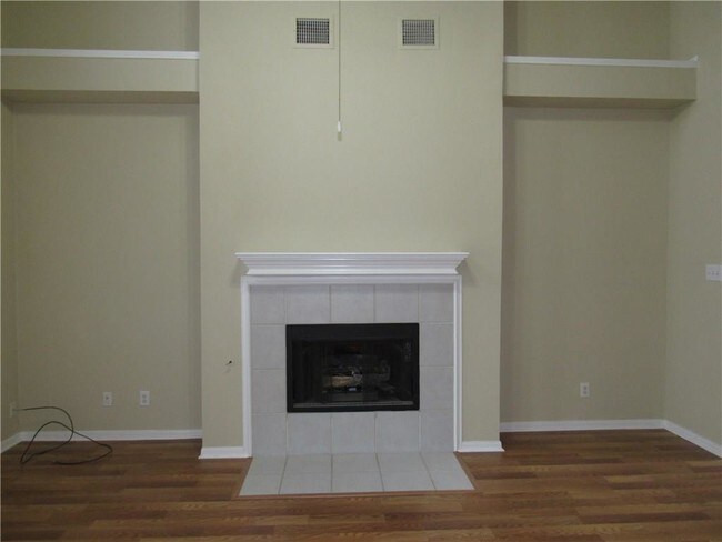 Building Photo - 9101 Woodlake Dr