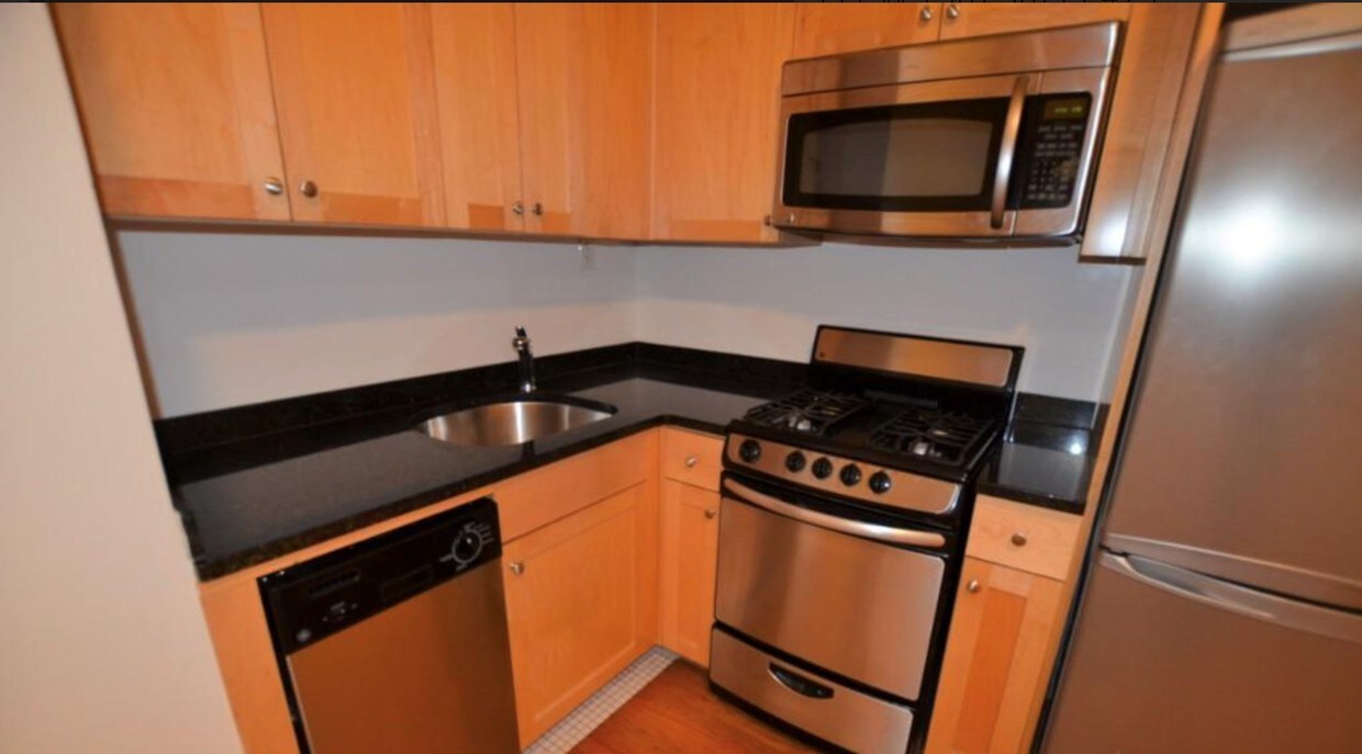 Foto principal - 117 W 13th St
