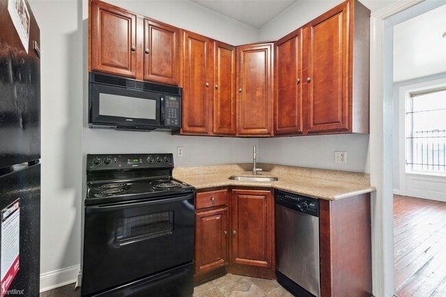 Foto del edificio - 3 br, 1 bath Triplex - 1729 W MONTGOMERY A...