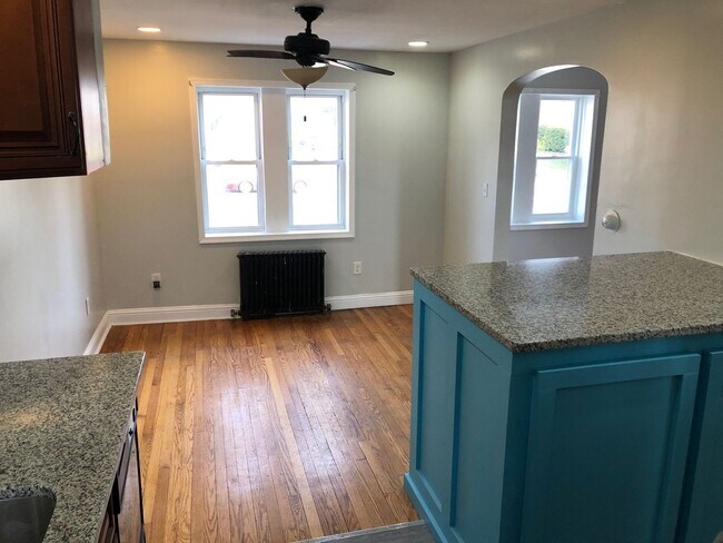 Building Photo - 737 E Cold Spring Ln
