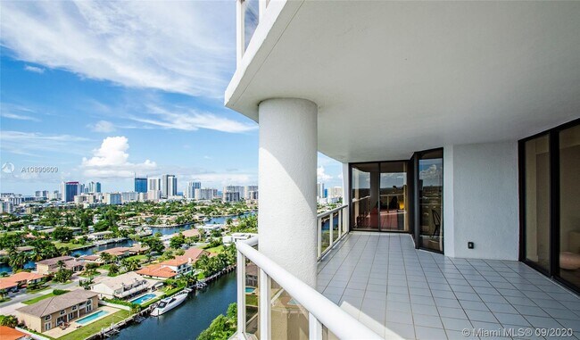 Building Photo - 3598 Yacht Club Dr