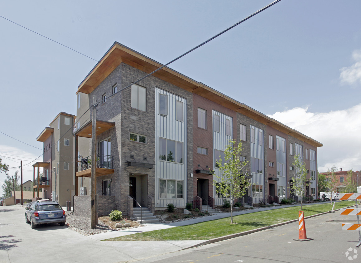 Primary Photo - Rowhomes