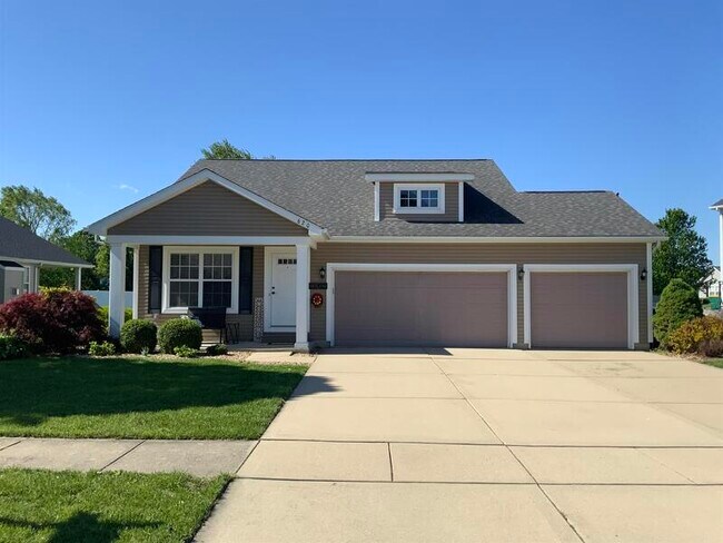 Building Photo - 620 Moorland Cir