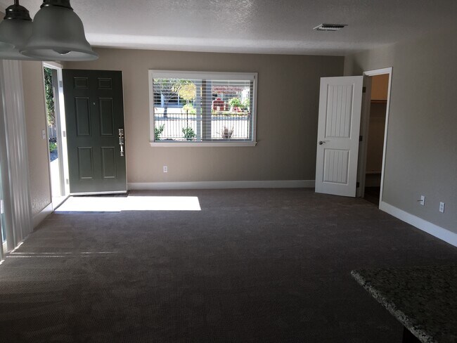 Living Area/Entry/Access to Laundry Room - 1622 Park St