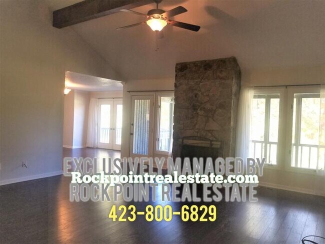 Foto del edificio - Stunning Townhome with Golf Course Views!