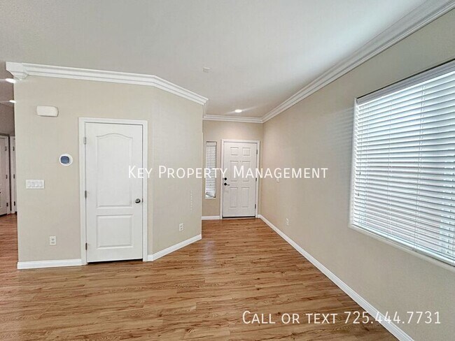Foto del edificio - 4 BEDROOM HOME LOCATED IN CENTENNIAL HILLS
