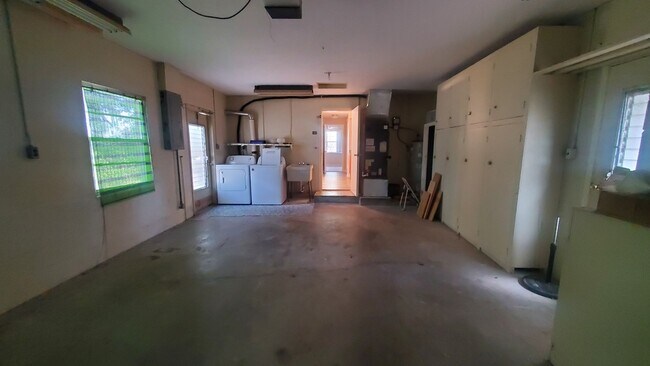 Foto del edificio - Large 3 Bedroom, 2.5 Bath with large Den and Family Room in Rainbows End, Dunnellon, FL