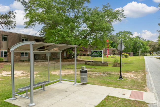 Foto del edificio - East Lake Apartments