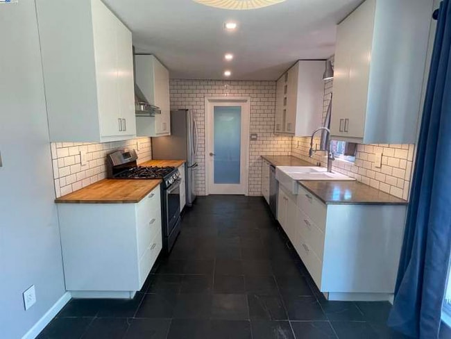 Building Photo - 2005 Joan Way