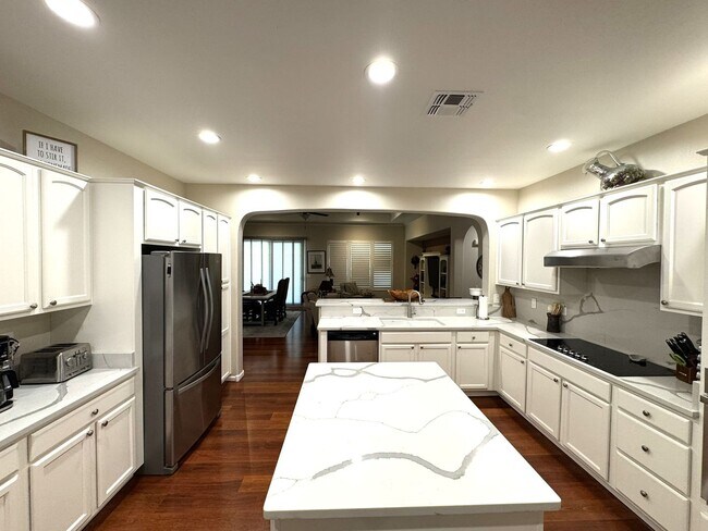 Foto del edificio - PebbleCreek 2 Bed/2.5 Bath Furnished Home - Resort-Style Living at Its Best!
